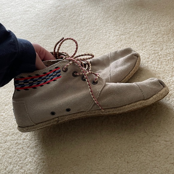 Toms Women’s High Top Embroidery Detail Suede Espadrilles. Size 9. - Picture 1 of 8